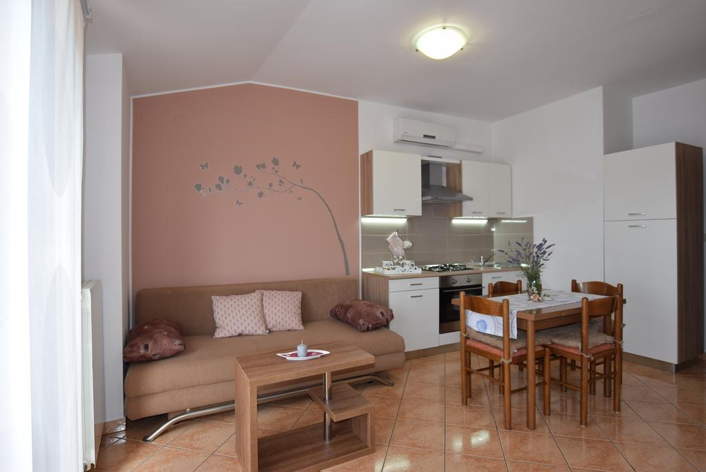 Apartments Petra Банджоле Экстерьер фото